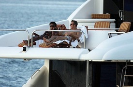 Naomi_Campbell_relaxing_in_Miami_43.jpg