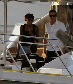 Naomi_Campbell_relaxing_in_Miami_55.jpg