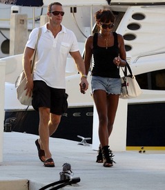 Naomi_Campbell_relaxing_in_Miami_56.jpg