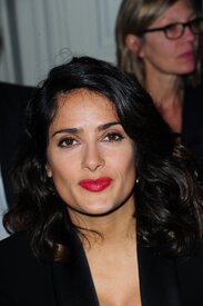 celebrity_paradise.com_TheElder_SalmaHayek2010_10_04_YvesSaintLaurentfashionshowinParis2.JPG