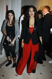 celebrity_paradise.com_TheElder_SalmaHayek2010_10_04_YvesSaintLaurentfashionshowinParis21.jpg