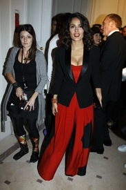 celebrity_paradise.com_TheElder_SalmaHayek2010_10_04_YvesSaintLaurentfashionshowinParis21.jpg