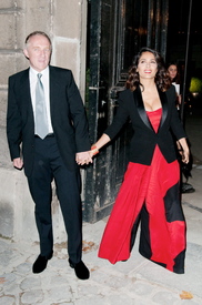 celebrity_paradise.com_TheElder_SalmaHayek2010_10_04_YvesSaintLaurentfashionshowinParis33.jpg