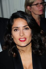 celebrity_paradise.com_TheElder_SalmaHayek2010_10_04_YvesSaintLaurentfashionshowinParis4.JPG