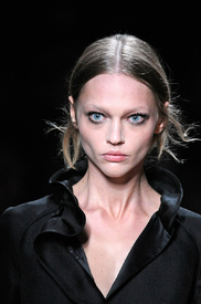 valentino_det_rtw_oct_2010_047_152758468622.jpg