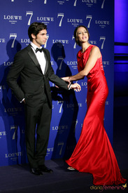 8458_cayetano-rivera-y-eva-gonzalez-muy-divertida-en-la-presentacion-de-loewe-madrid-07102010.jpg