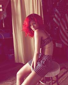 RihannaBillboardOct2010_05.jpg