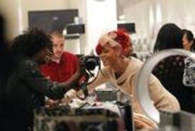 th_RihannaoutforshoppinginParis_34.jpg