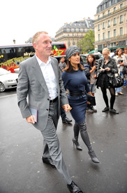 Salma Hayek Stella McCartney SpringSummer 2011 Show in Paris_01.jpg