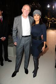 Salma Hayek Stella McCartney SpringSummer 2011 Show in Paris_17.jpg