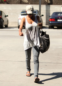 HalleBerryoutandaboutinBeverlyHills7.10.2010_09.jpg