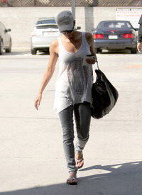 HalleBerryoutandaboutinBeverlyHills7.10.2010_10.jpg