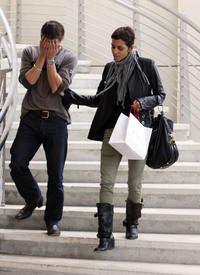 HalleBerryshoppinginBeverlyHills14.10.2010_01.jpg