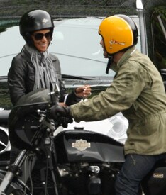 HalleBerrymotorcycleridearoundWestHollywood_61.jpg