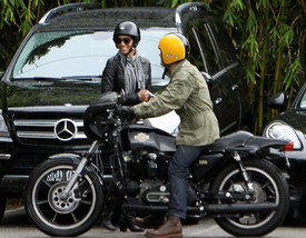 HalleBerrymotorcycleridearoundWestHollywood_67.jpg