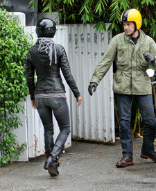 HalleBerrymotorcycleridearoundWestHollywood_08.jpg