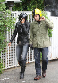 HalleBerrymotorcycleridearoundWestHollywood_15.jpg