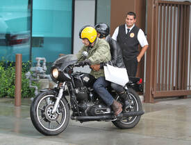 HalleBerrymotorcycleridearoundWestHollywood_47.jpg