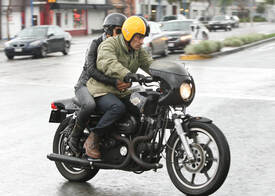 HalleBerrymotorcycleridearoundWestHollywood_56.jpg