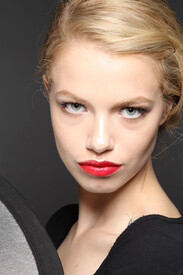 Christian_Dior_Spring_2012_Backstage_GT_N39bugm9.jpg