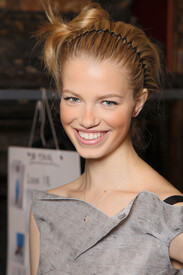 Roland_Mouret_Spring_2012_Backstage_BOKa_KId_Nvn_Dx.jpg