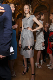 Roland_Mouret_Spring_2012_Backstage_Glrj_N7_YH2_Nax.jpg