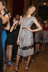 Roland_Mouret_Spring_2012_Backstage_HF7cd_KMlo_LWx.jpg