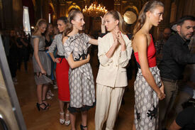 Roland_Mouret_Spring_2012_Backstage_s_VGXCt09zf_Kx.jpg