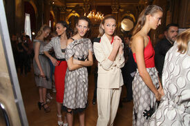 Roland_Mouret_Spring_2012_Backstage_ZIp3_W-_Pt_Kgvx.jpg