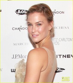 bar-refaeli-whitney-gala-01.jpg