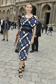 CU-Uma Thurman attends the Louis Vuitton Ready to Wear SpringSummer 2012 show-03.jpg