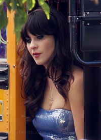 zooey-deschanel-cleavage-new-girl-set-01.jpg