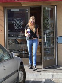 CU-Whitney Port stops to pick up a cup of coffee at a Coffee Bean in Hollywood-05.jpg
