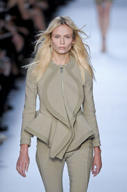 GivenchySpring2012F0NtuZrrYsMx.jpg