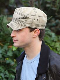 41441_Daniel_Radcliffe_out_and_about_in_London_celebutopia_260108_13_123_197lo.jpg