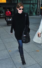 655711873_EmmaWatsonatHeathrowairport2_122_169lo.jpg