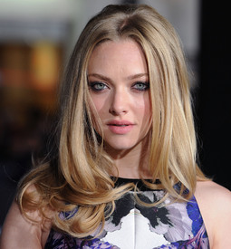 amanda_seyfried_in_time_premiere_038.jpg