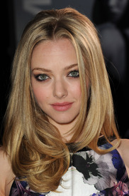 amanda_seyfried_in_time_premiere_042.jpg