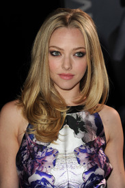 amanda_seyfried_in_time_premiere_045.jpg