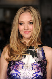 amanda_seyfried_in_time_premiere_055.jpg