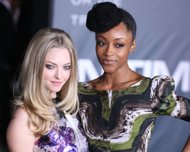 amanda_seyfried_in_time_premiere_159.jpg