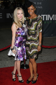 amanda_seyfried_in_time_premiere_176.jpg