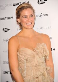 CU-Bar Refaeli attends the 2011 Whitney Museum of American Art Gala-03.jpg