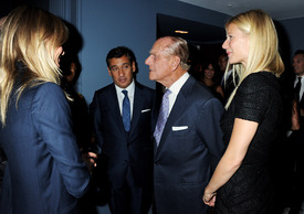 Gwyneth_Paltrow_and_Cameron_Diaz_reception_to_launch_The_Arts_Club_in_London_October_5_2011_006.jpg