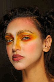 Vivienne_Westwood_Spring_2012_Backstage_9_Mr_Zq_Cv_K.jpg