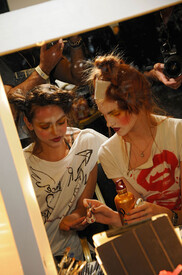 Vivienne_Westwood_Spring_2012_Backstage_ABM698_H0.jpg