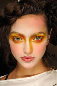 Vivienne_Westwood_Spring_2012_Backstage_Kq_OT3_PCj.jpg