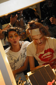 Vivienne_Westwood_Spring_2012_Backstage_oqyn_k_Vb.jpg