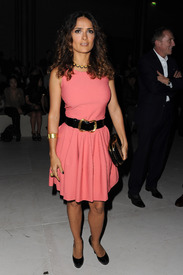 Salma Hayek leaving the Alexander McQueen fashion show in Paris 4.10.2011_02.jpg