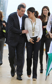 Salma Hayek Puss In Boots Premiere in Fort Lauderdale 16.10.2011_32.jpg